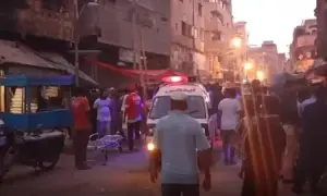 کراچی: مین ہول کی صفائی کے دوران دم گھٹنے سے 3 مزدور جان کی بازی ہار گئے