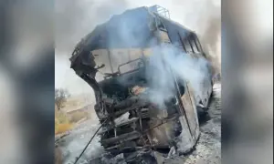 گوادر: گومازیں کراس پر مسافر کوچ اور پک اپ میں تصادم، 8 افراد جھلس کر جاں بحق