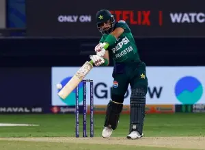 Over 4 - Pakistan on the charge as Bumrah bowls second