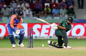 Over 3 - Dube hit by Fakhar to the boundary