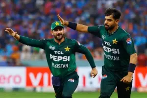 Over 4 - Faheem strikes again as Gill departs