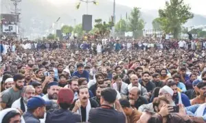 آزاد کشمیر میں مخالف گروہوں کے مظاہرے، فائرنگ سے ایک شخص جاں بحق، درجنوں زخمی