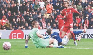 United beat Chelsea to ease pressure on Amorim, Liverpool stay perfect