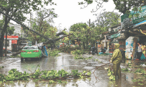 Forty die as typhoon batters Vietnam, Philippines