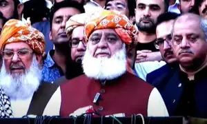 پریس کلب پر پولیس گردی کی مذمت، افسوسناک واقعے پر صحافی برادری کیساتھ کھڑا ہوں، مولانا فضل الرحمٰن