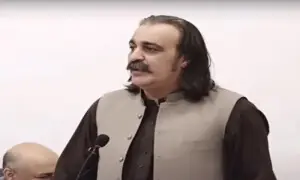 کرپشن کے الزامات سے لے کر علیمہ خان سے چپقلش تک، گنڈاپور کے دور حکومت کے پانچ بڑے تنازعات