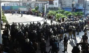 ٹی ایل پی کو محدود رکھنے کی کوششوں کے باعث لاہور میں کشیدگی، جڑواں شہروں میں موبائل انٹرنیٹ سروس معطل