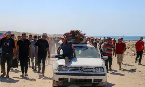 Israel begins Gaza pullback as thousands head home