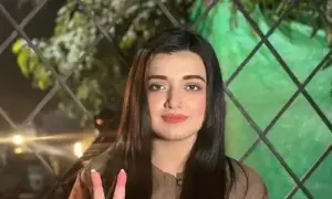 لاہور: پی ٹی آئی کی کارکن فلک جاوید 14 روزہ جوڈیشل ریمانڈ پر جیل منتقل