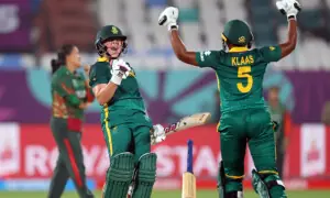 De Klerk steers South Africa to last over win against Bangladesh at Women’s World Cup