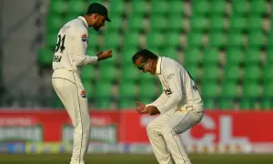 لاہور ٹیسٹ: تیسرے دن کا کھیل ختم، پاکستان کو جیت کیلئے 8 وکٹیں، جنوبی افریقہ کو 226 رنز درکار