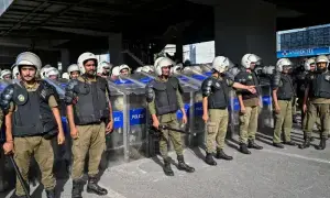 ٹی ایل پی کے احتجاجی منصوبے کو ناکام بنانے کیلئے پنجاب میں 42 ہزار پولیس اہلکار تعینات