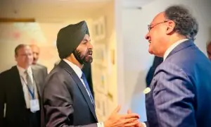 Finance minister briefs World Bank president on govt&rsquo;s flood response