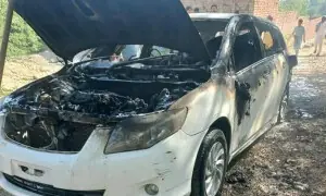 شمالی وزیرستان: نامعلوم ملزمان نے گاڑی پر فائرنگ کے بعد آگ لگا دی، 6 افراد جھلس کر دم توڑ گئے