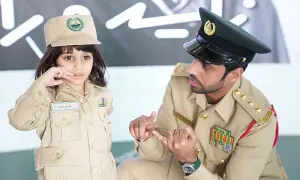 دبئی پولیس نے 3 سالہ بچی کا افسر بننے کا خواب پورا کردیا