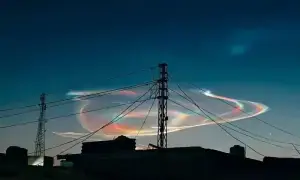 کوئٹہ: آسمان پر خوبصورت رنگ برنگی روشنیوں کا ہالہ دیکھا گیا