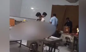 لاہور: جنرل ہسپتال میں غیر تربیت یافتہ مرد کے ہاتھوں خاتون کا پوسٹ مارٹم