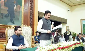پشاور: خیبرپختونخوا کی 10 رکنی نئی کابینہ نے حلف اٹھالیا