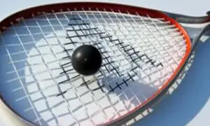 سی این ایس اسکواش چیمپئن شپ : خواتین کے کوارٹر فائنل کے دوران کورٹ میدان جنگ بن گیا