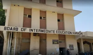 لاڑکانہ بورڈ کے انسپکٹر آف انسٹی ٹیوشن خلاف قواعد کراچی انٹرمیڈیٹ بورڈ میں ناظم امتحانات تعینات