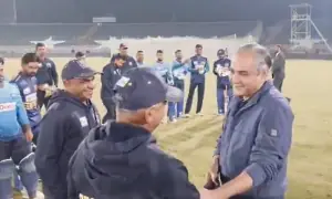 محسن نقوی کا سری لنکن ہائی کمشنر کے ہمراہ راولپنڈی اسٹیڈیم کا دورہ، مہمان ٹیم کے کھلاڑیوں سے ملاقات