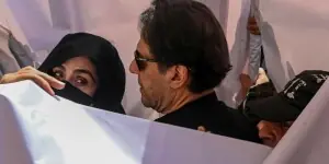 ’بشریٰ بی بی حساس ادارے کی معلومات عمران تک پہنچاکر اعتماد جیتتی رہیں، برطانوی جریدہ