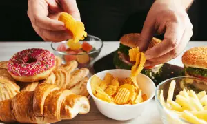 الٹرا پروسیسڈ غذاؤں کے زیادہ استعمال سے خواتین میں آنتوں کا کینسر بڑھنے کا انکشاف