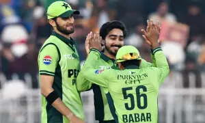 تیسرا ون ڈے : سری لنکا نے پاکستان کو جیت کیلئے 212 رنز کا ہدف دے دیا