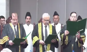 وفاقی آئینی عدالت کے 2 مزید ججز جسٹس روزی بڑیچ اور جسٹس ارشد شاہ نے حلف اٹھالیا