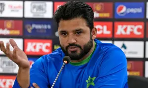 پاکستان کرکٹ بورڈ سے اختلافات، سابق کپتان اظہر علی نے استعفیٰ دے دیا