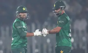 ٹرائی نیشن سیریز میں پاکستان کا جیت سے آغاز، زمبابوے کو 5 وکٹوں سے شکست دے دی