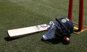 کرکٹ کی تاریخ کا انوکھا واقعہ، گیند کو 2 بار مارنے پر بلے باز آؤٹ