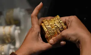 کراچی: ایئرپورٹ پر دو خواتین مسافروں سے ایک کروڑ کے زیورات اور غیرملکی کرنسی ضبط