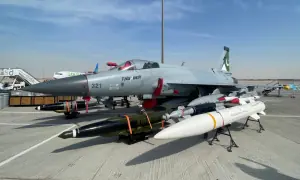 دبئی ایئر شو 2025: دوست ملک کے ساتھ جے ایف 17 تھنڈر کی فروخت کے ایم او یو پر دستخط