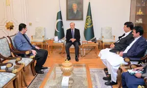 وزیراعظم کا کنڈی کو نہ ہٹانے کا اشارہ، خیبرپختونخوا میں گورنر راج کے نفاذ پر تبادلہ خیال