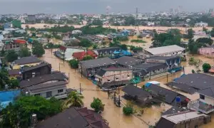 Floods in Thailand, Malaysia kill over 30, displace thousands