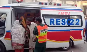 چارسدہ: دھند کے باعث اسکول وین اور ٹرک میں تصادم، 2 بچے جاں بحق، 21 زخمی