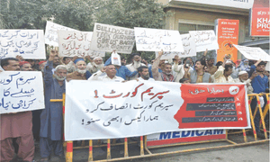 Demolition drive victims continue protest outside Supreme Court Registry in Karachi