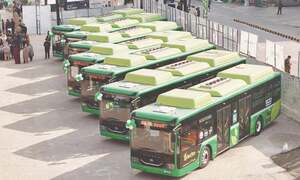 Daily ridership of electric buses reaches 25,000 in a week
