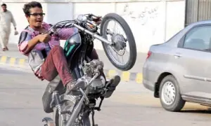 لاہور ہائیکورٹ نے آئی جی پنجاب کو کم عمر ڈرائیور بچوں کو فوری گرفتار کرنے سے روک دیا