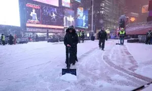 Air traffic suffers as US braces for snow storm