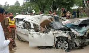 Car-coach collision kills two in Hub