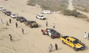 Policeman run over by racer at Cholistan jeep rally