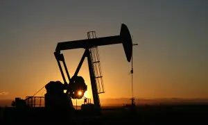 Oil prices rise 3pc on US-Iran tensions