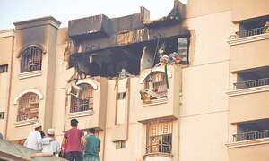 Teenager dies, four hurt as &lsquo;gas cylinders explode&rsquo; in North Nazimabad building