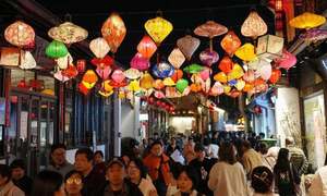 China sees record daily passenger flow in Spring Festival travel rush