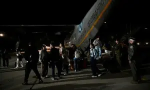 Private jets offer pricey escape from Gulf as commercial flights falter