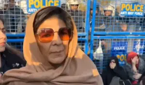 Imran&rsquo;s sisters protest after being stopped outside Adiala jail