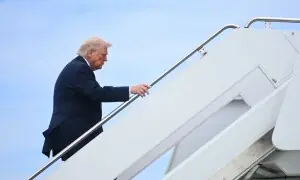 Trump, asked if oil firms should use Strait of Hormuz, says &lsquo;they should&rsquo;