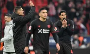 Nine-man Bayern hold on for draw at Leverkusen